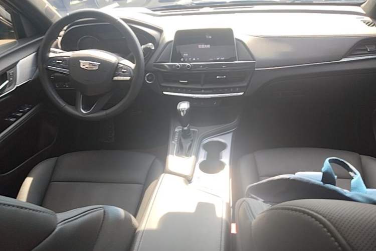 Used Cadillac CT4 2022 28T Luxury Edition Center Console