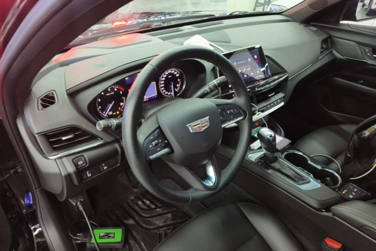 Used Cadillac CT4 2022 28T Fashion Edition Center Console