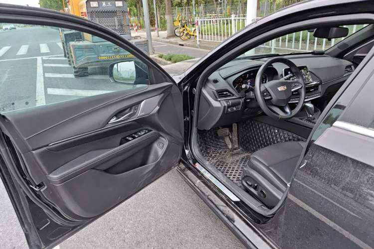 Used Cadillac CT4 2022 28T Luxury Edition Driver Seat