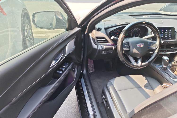 Used Cadillac CT4 2022 28T Luxury Edition Driver Seat