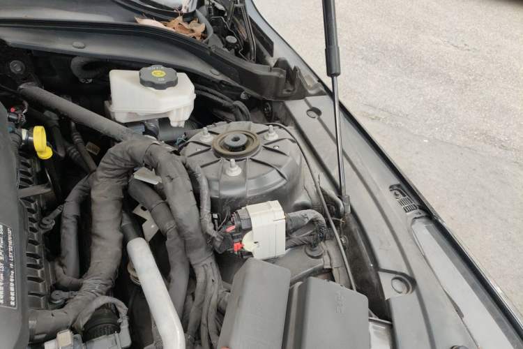Used Cadillac CT4 2022 28T Luxury Edition Engine Bay Left