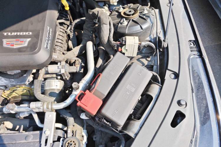 Used Cadillac CT4 2022 28T Luxury Edition Engine Bay Left