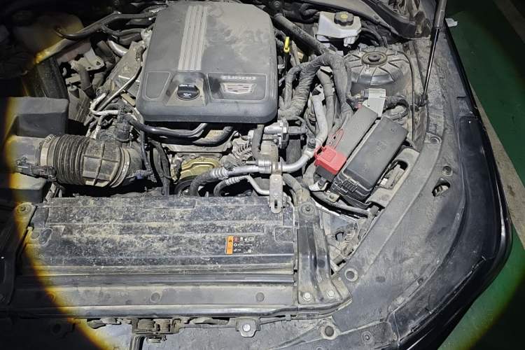 Used Cadillac CT4 2022 28T Luxury Edition Engine Bay Left