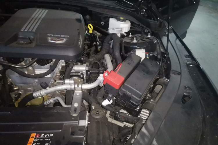 Used Cadillac CT4 2022 28T Luxury Edition Engine Bay Left