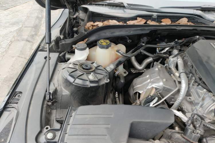 Used Cadillac CT4 2022 28T Luxury Edition Engine Bay Right