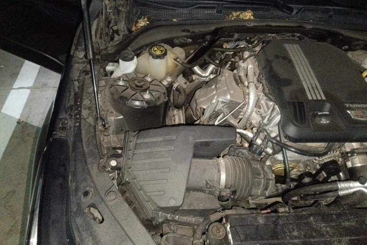 Used Cadillac CT4 2022 28T Luxury Edition Engine Bay Right