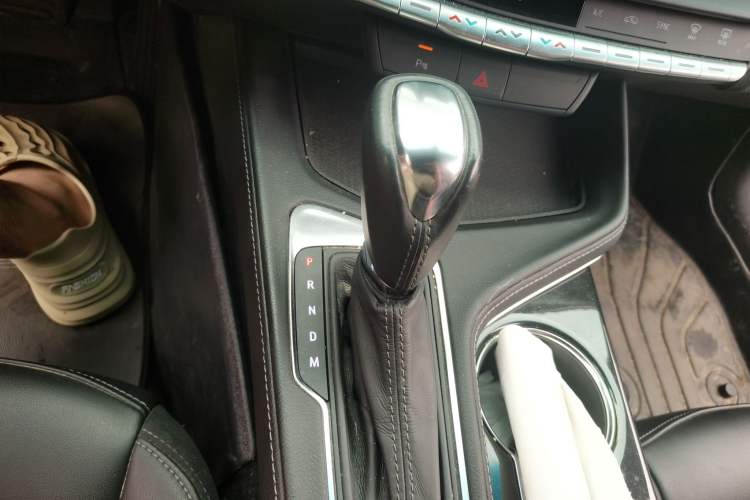 Used Cadillac CT4 2022 28T Fashion Edition Gear Lever