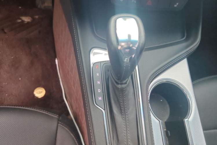 Used Cadillac CT4 2022 28T Luxury Edition Gear Lever