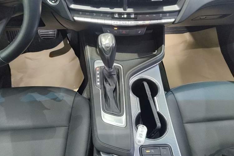 Used Cadillac CT4 2022 28T Luxury Edition Gear Lever