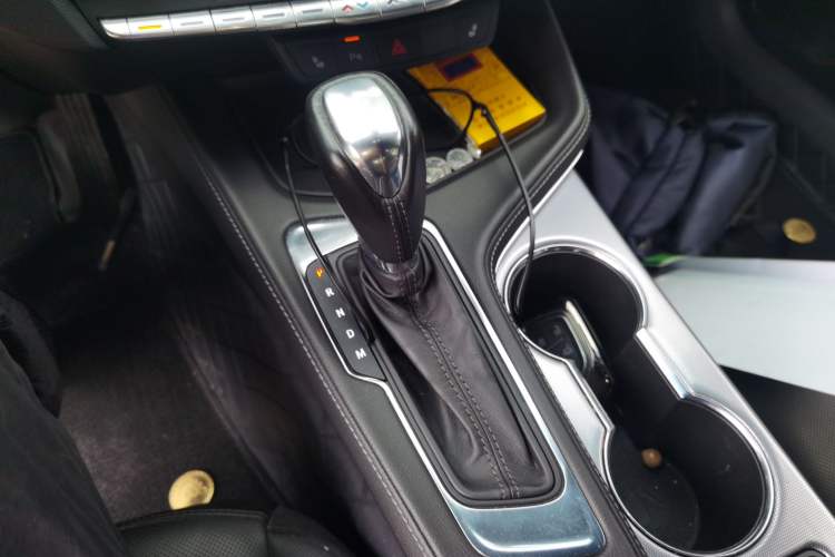 Used Cadillac CT4 2022 28T Luxury Edition Gear Lever