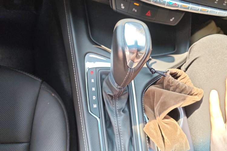 Used Cadillac CT4 2022 28T Luxury Edition Gear Lever