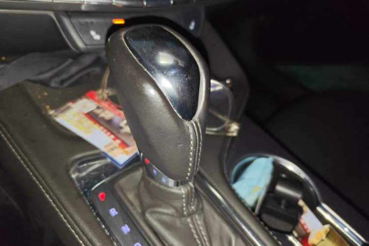Used Cadillac CT4 2022 28T Luxury Edition Gear Lever
