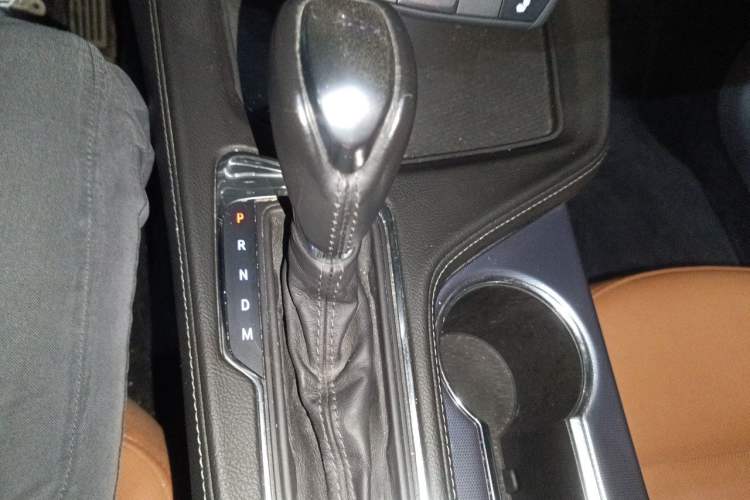 Used Cadillac CT4 2022 28T Luxury Edition Gear Lever