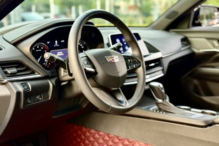 Used Cadillac CT4 2022 28T Fashion Edition Interior 4