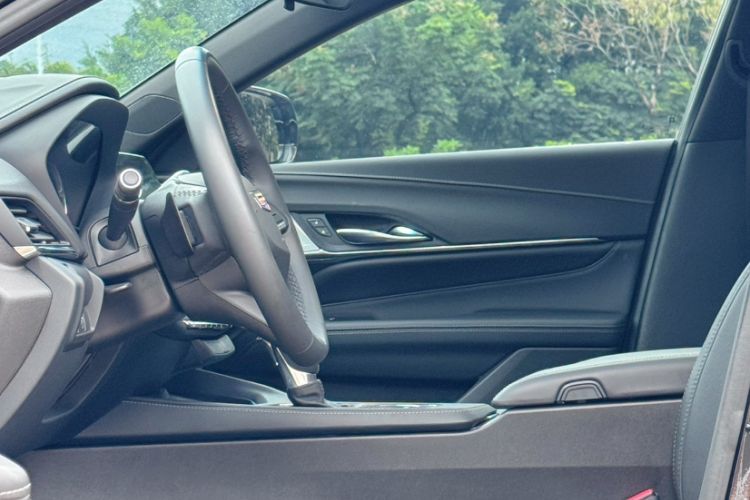 Used Cadillac CT4 2022 28T Luxury Edition Interior 4