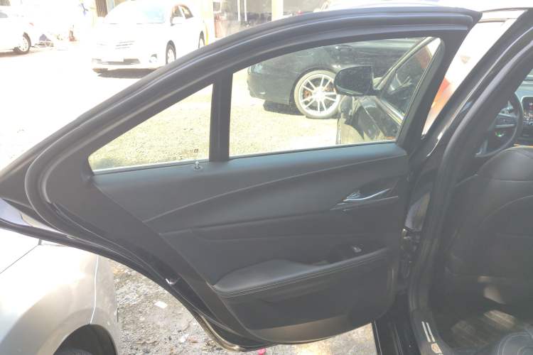 Used Cadillac CT4 2022 28T Luxury Edition Interior 8