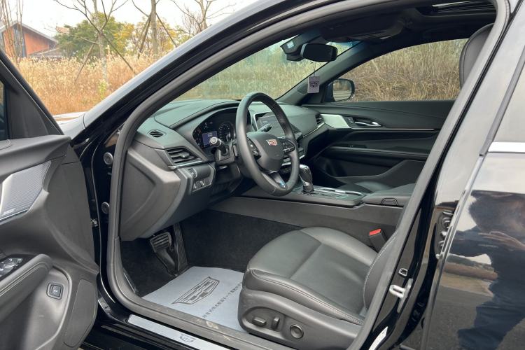 Used Cadillac CT4 2022 28T Luxury Edition Left Front Seat