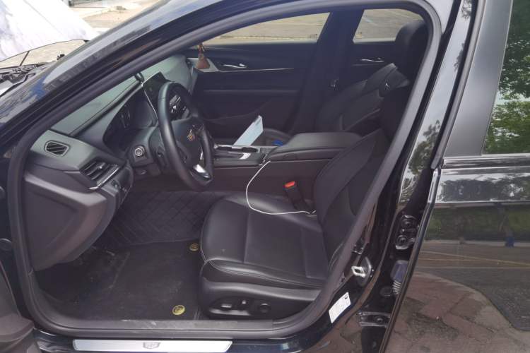 Used Cadillac CT4 2022 28T Luxury Edition Left Front Seat