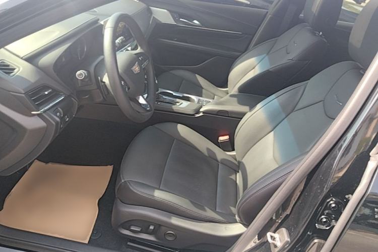 Used Cadillac CT4 2022 28T Luxury Edition Left Front Seat