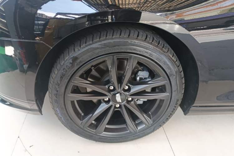 Used Cadillac CT4 2022 28T Luxury Edition Left Front Wheel Hub