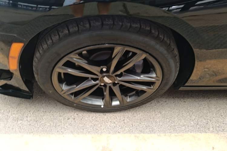 Used Cadillac CT4 2022 28T Luxury Edition Left Front Wheel Hub
