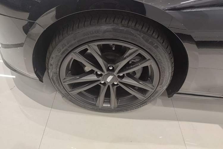 Used Cadillac CT4 2022 28T Luxury Edition Left Front Wheel Hub