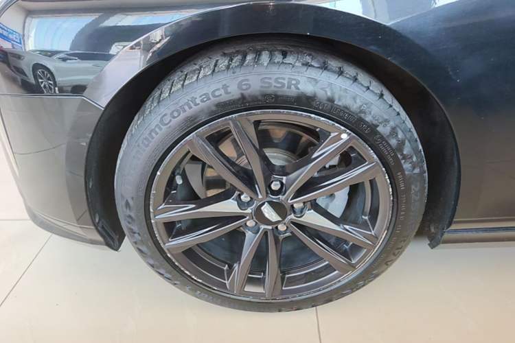 Used Cadillac CT4 2022 28T Luxury Edition Left Front Wheel Hub