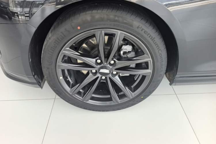 Used Cadillac CT4 2022 28T Luxury Edition Left Front Wheel Hub