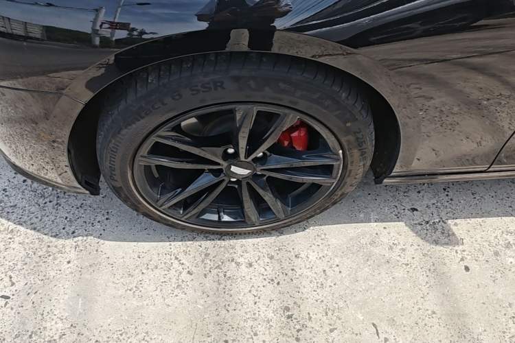 Used Cadillac CT4 2022 28T Luxury Edition Left Front Wheel Hub
