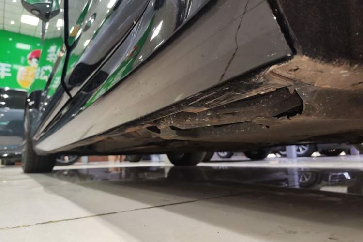 Used Cadillac CT4 2022 28T Luxury Edition Left Side Sill