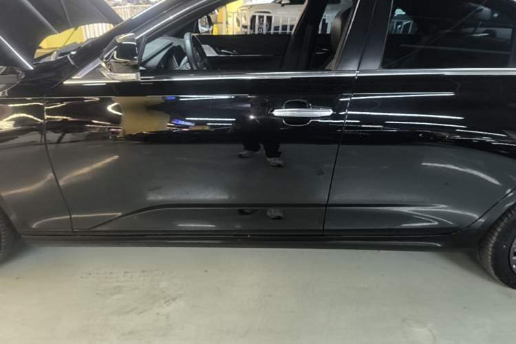 Used Cadillac CT4 2022 28T Luxury Edition Left Side Sill