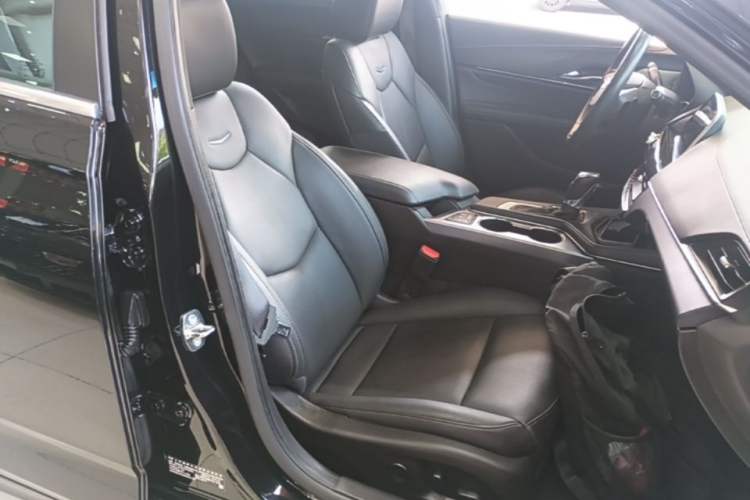 Used Cadillac CT4 2022 28T Luxury Edition Right Front Seat