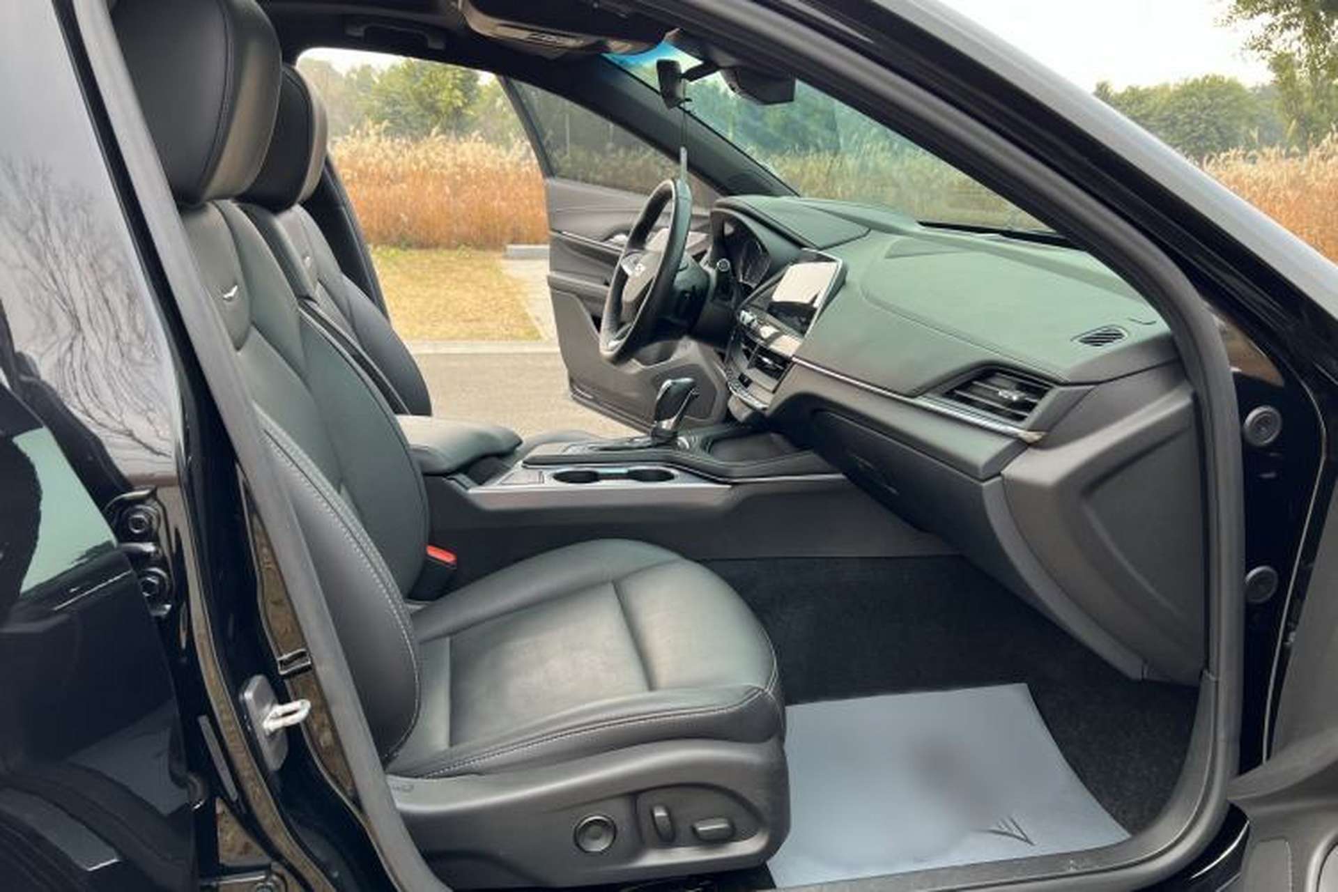Used Cadillac CT4 2022 28T Luxury Edition Right Front Seat