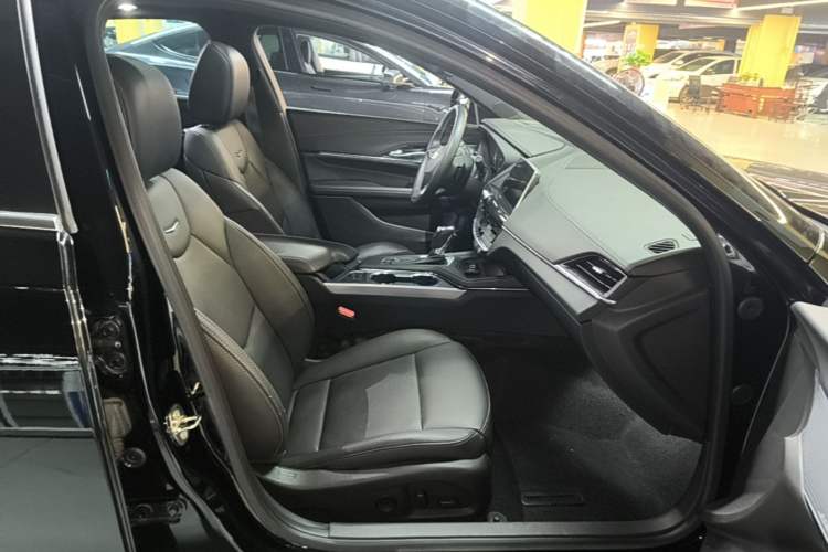 Used Cadillac CT4 2022 28T Luxury Edition Right Front Seat