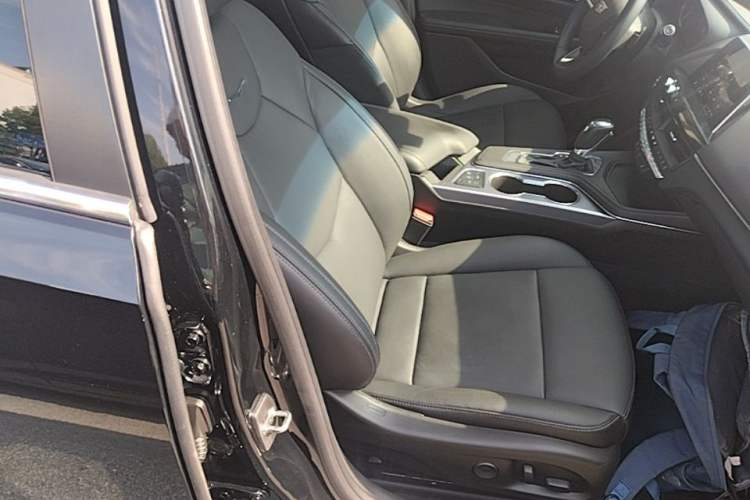 Used Cadillac CT4 2022 28T Luxury Edition Right Front Seat