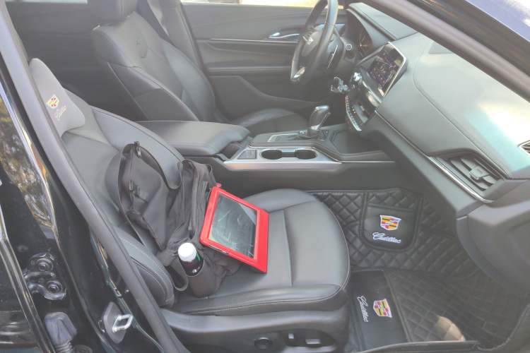 Used Cadillac CT4 2022 28T Luxury Edition Right Front Seat