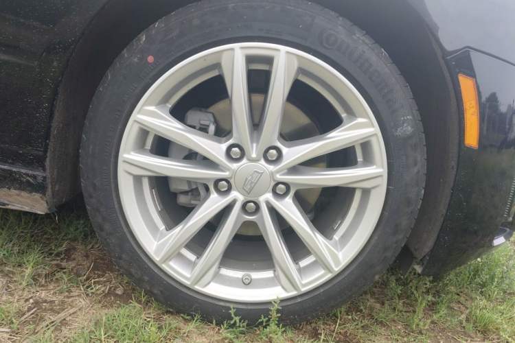 Used Cadillac CT4 2022 28T Fashion Edition Right Front Wheel Hub