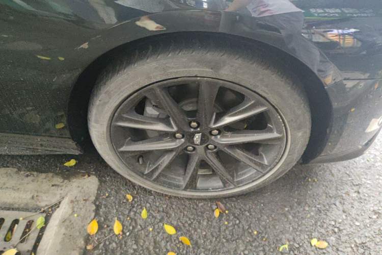 Used Cadillac CT4 2022 28T Prestige Edition Right Front Wheel Hub