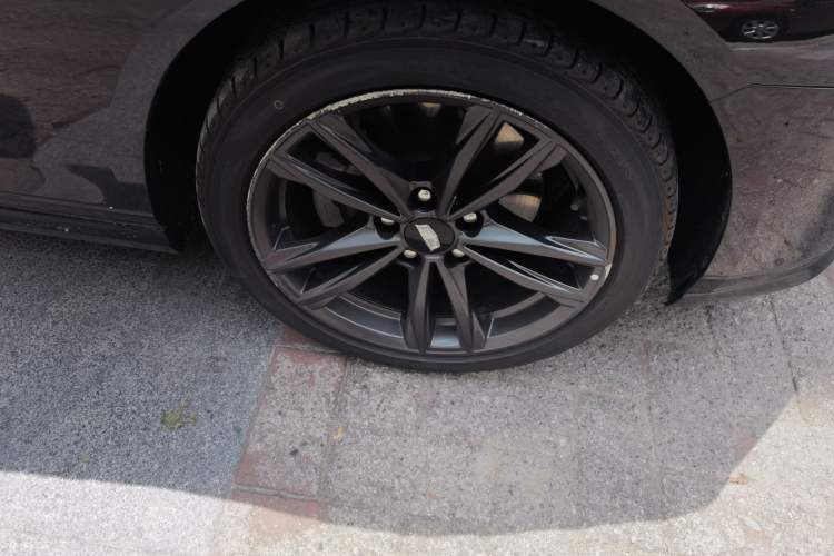 Used Cadillac CT4 2022 28T Luxury Edition Right Front Wheel Hub