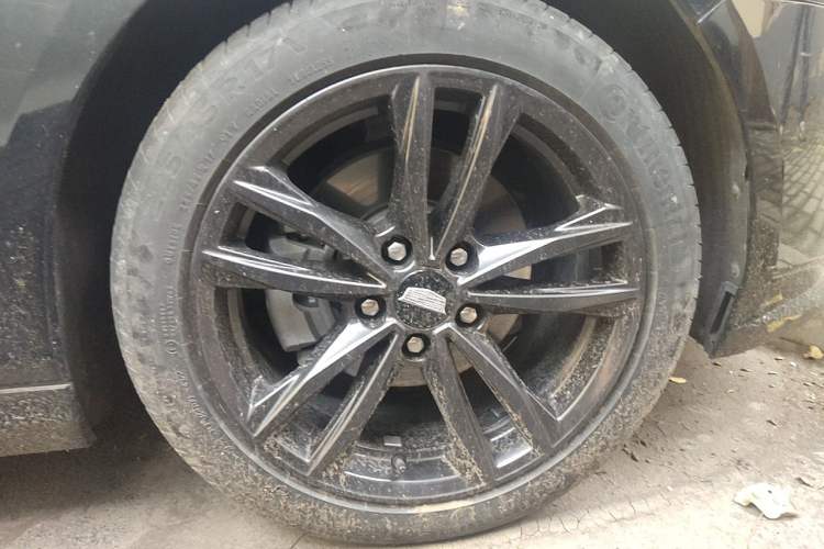 Used Cadillac CT4 2022 28T Luxury Edition Right Front Wheel Hub