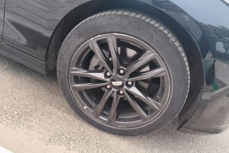 Used Cadillac CT4 2022 28T Luxury Edition Right Front Wheel Hub