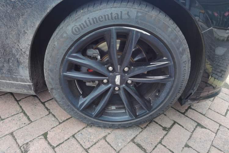 Used Cadillac CT4 2022 28T Luxury Edition Right Front Wheel Hub