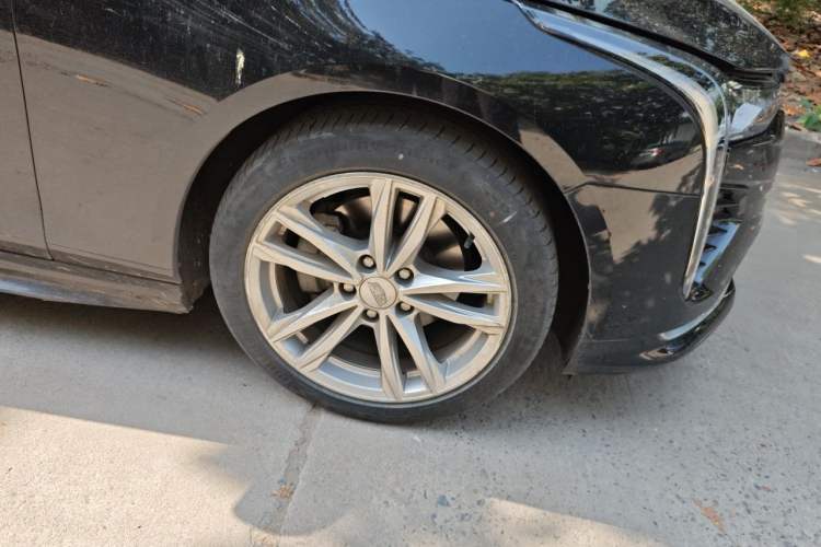 Used Cadillac CT4 2022 28T Fashion Edition Right Front Wheel Hub