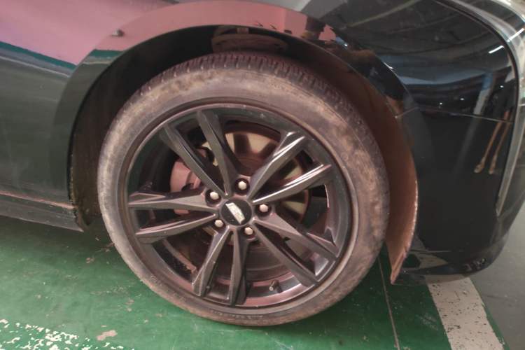 Used Cadillac CT4 2022 28T Luxury Edition Right Front Wheel Hub