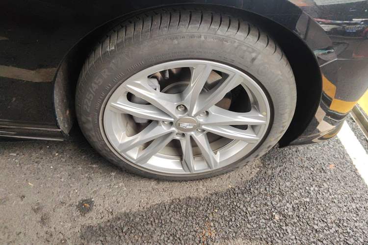 Used Cadillac CT4 2022 28T Fashion Edition Right Front Wheel Hub