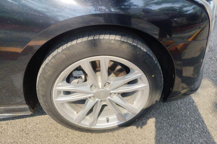 Used Cadillac CT4 2022 28T Fashion Edition Right Front Wheel Hub