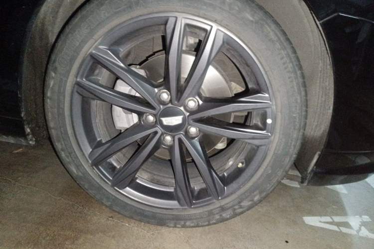 Used Cadillac CT4 2022 28T Luxury Edition Right Front Wheel Hub