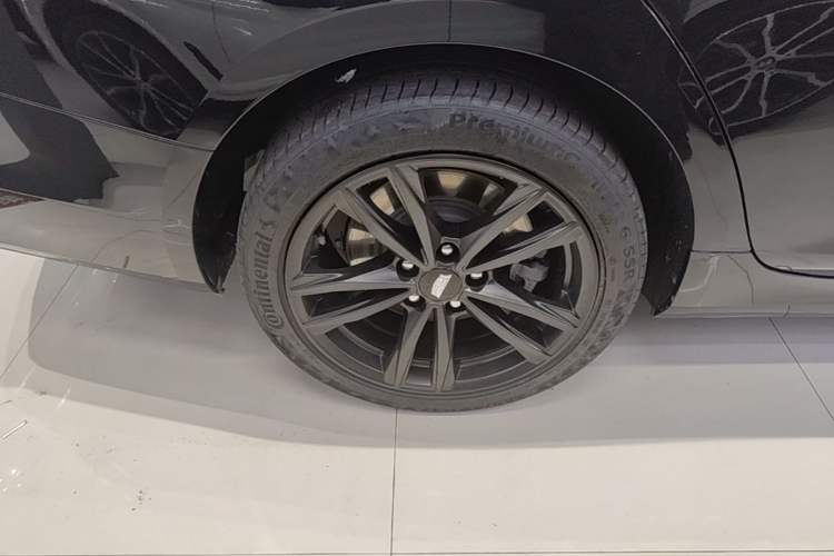 Used Cadillac CT4 2022 28T Luxury Edition Right Rear Wheel Hub