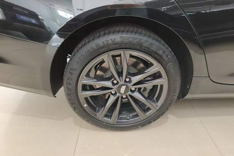 Used Cadillac CT4 2022 28T Luxury Edition Right Rear Wheel Hub