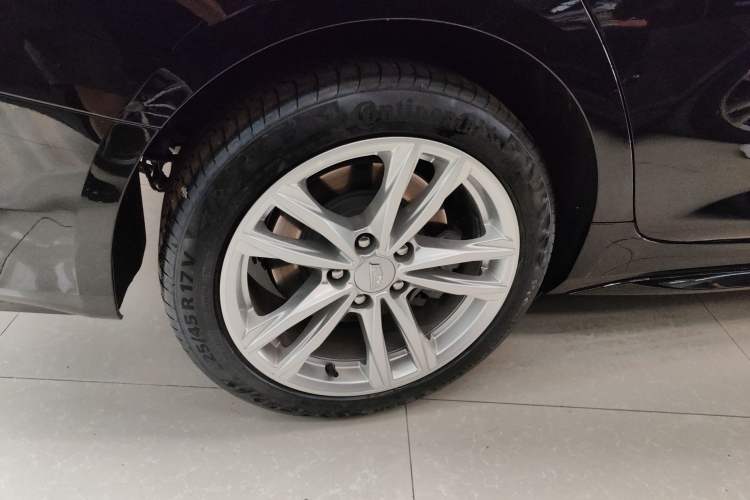 Used Cadillac CT4 2022 28T Fashion Edition Right Rear Wheel Hub
